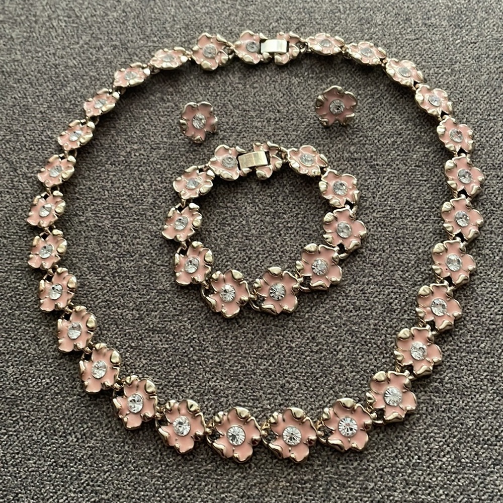 CHOKER GOLD AND DUSTY PINK w/matching earrings and bracelet.